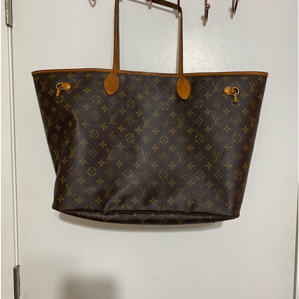 Louis Vuitton never full (yes it real )